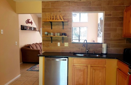Jacksonville House | Lucky Lodge: 3Bd/2Bth Home Away from Home Sleeps8!