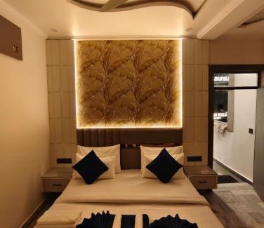 Taj Ganj House | Lucky Restaurant & Guest House Near Taj Mahal