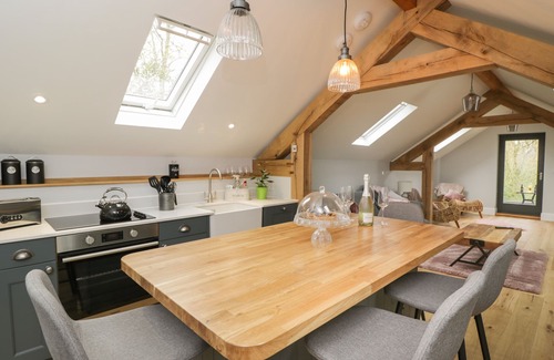 Hereford Cottage | LUGG VIEW, character holiday cottage, with hot tub in Hereford
