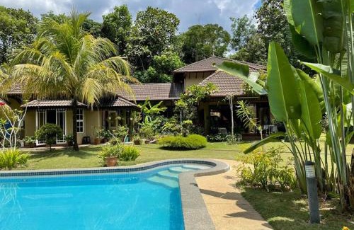 Kampung Tanjong Paoh Villa | Lui Farm Villa - Private Villa for Staycation & Retreat