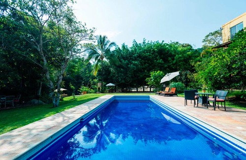 El Tuito Villa | Lujosa Villa rodeada de coníferas ideal para eventos o renta familiar