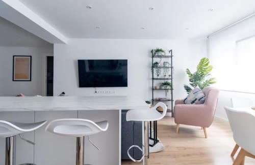 Distrito Oeste Apartment | Lujoso apartamento entre 2 playas con garaje, wifi