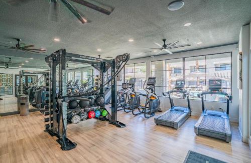 Glendale Sports and Entertainment District Apartment | Lush 2BR Walk to Westgate Pool Gym WD