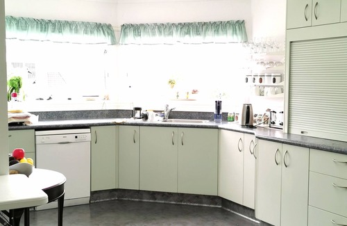 Henderson Bed & Breakfast | Lush & Co Auckland Bed & Breakfast