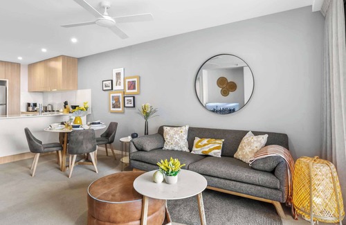 Hamilton Apartment | Lux 2BR Apt, 5 Stars Hotel, Pool, Gym, 10 min CBD