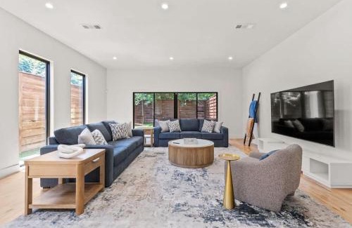 Old East Dallas House | Lux 6BR 2Game Rooms Dallas
