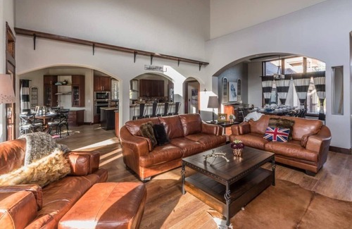Fraser House | Lux 8000 SQ Ft, 9 BDR, 15 Beds, Hot Tub, Large Groups!