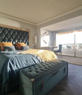 Villeneuve Loubet Beach Apartment | Lux- apparemment à Marina baie des Anges -vue de la mer