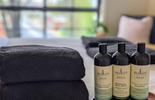 Albury Villa | Lux Central 3BR - outdoor spa