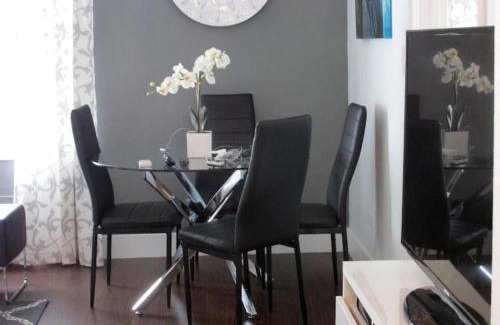 Mid Beach Apartment | Lux Condo by the Beach