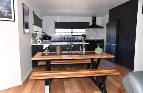 Wilburville House | Lux Lakeview Haven: Chic 2-BR Home Central Highlands