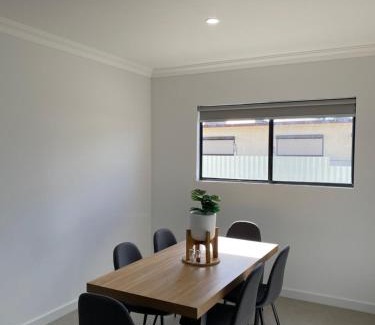 Broken Hill House | Lux Modern 4 Bedroom House Central CBD