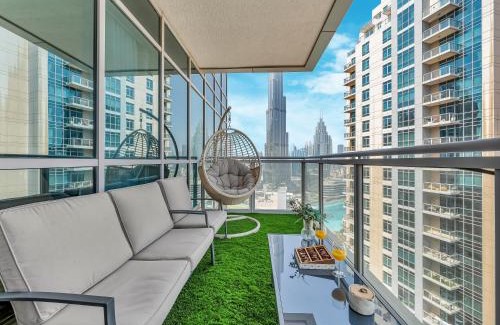 Downtown Dubai Apartment | Luxe 4 bedroom Apartment I Burj Khalifa & Fountain Views I Free Gym, Pool, Parking, Wi-Fi and PS5 I by Skyline Serenity