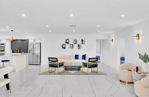 Hollywood Hills House | Luxe 7 Bed Oasis in Hollywood