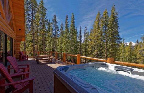 Breckenridge Park Estates House | Luxe Breck Log Cabin with Hot Tub, Bar and Views!