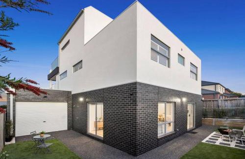 Curlewis House | Luxe Coastal Getaway