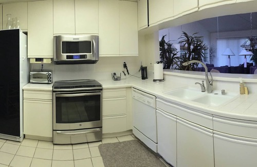 Palm Desert Condo | Luxe & Comfy Palm Valley Country Club Oasis: Golf Views - Den - Pools - Parking!