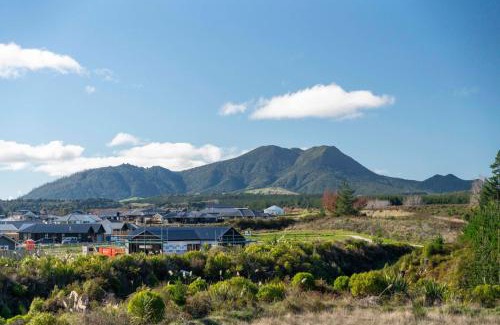 Wharewaka House | Luxe Family Haven in Wharewaka