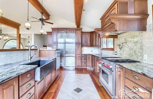 Perry Park House | Luxe Getaway | Fireplace | Deck | Mtn Views | Wifi
