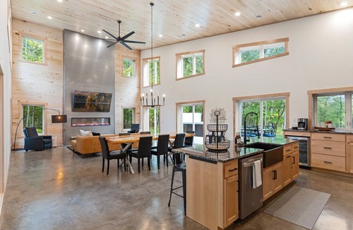 Crosslake Apartment | Luxe Lakefront Views on Ox Lake, Relax & Escape