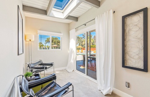 Palm Springs House | Luxe Midcentury Outdoor Oasis. nSaltwater Pool. Gym. Fire Pit. Pet Friendly.