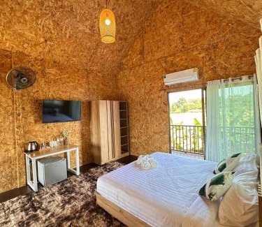 K. Phu Pieng Bed & Breakfast | Luxe Nan Terrace View King Room