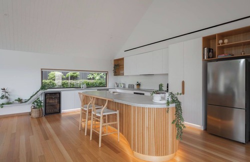 West Launceston House | Luxe - Nestled in the hills of West Launceston