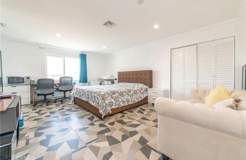 Los Angeles House | Luxe Stay Room with Private Bathroom 55