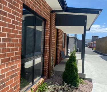 Kings Meadows Apartment | Luxe & Superior 2BR Villas Patio Free Parking & Wifi