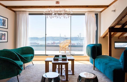 Lisbon Old Town Apartment | LuxLapa Duplex