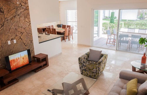 La Isla House | Luxurious 3 bedroom + Villa in Isla Dorada