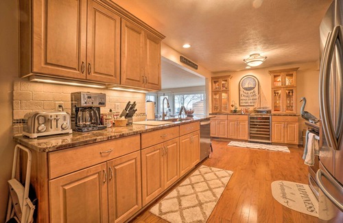 Mentor-on-the-Lake Cottage | Luxurious 3-BR Lakefront Cottage on Lake Erie - Book Your Lakeside Retreat Today