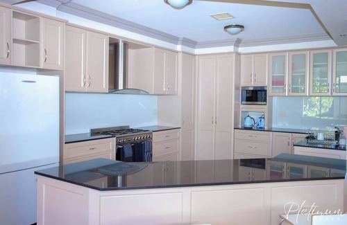 Ballarat House | Luxurious 4 bedroom home just a stones throw from the town centre