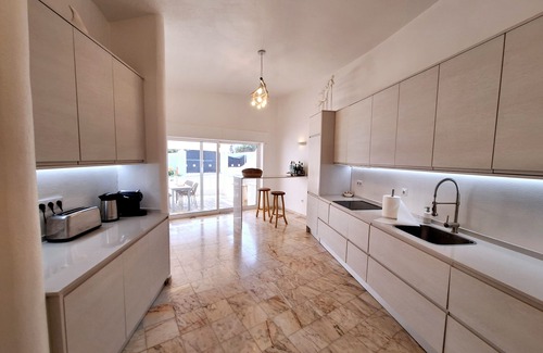 Salema Villa | Luxurious 4 bedroom villa with heated pool and beautiful ocean view in Salema