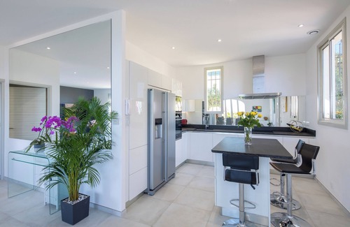 Eze Villa | Luxurious 5-BD Villa, 5 minutes walking to the beach
