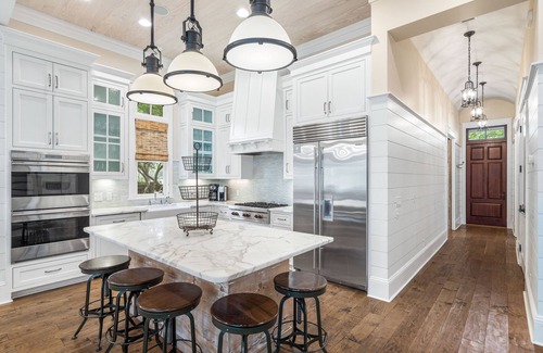 Watercolor House | Luxurious 6BR WaterColor Estate! Private Pool, Carriage House, Near Beach! Ideal For Large Groups!