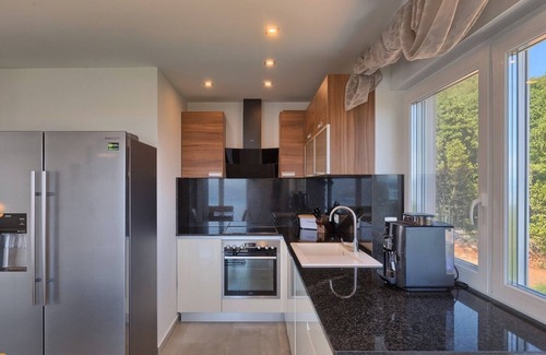 Zagore Apartment | Luxurious apartment with fantastic sea views and a fireplace