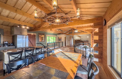 Palmer Cabin | Luxurious Cabin in Alaska w/Hot Tub & Cedar Sauna