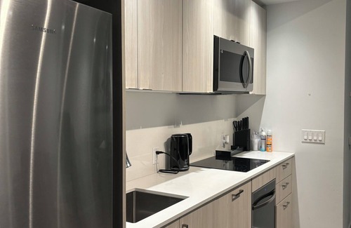 Swansea Condo | Luxurious High-Rise Condo with Stunning Waterfront Views