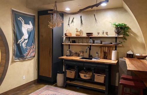 Bella Vista House | Luxurious Hobbit Hole and Second Breakfast!