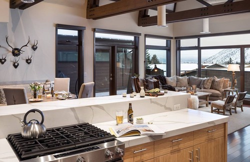 Jackson House | Luxurious penthouse property located in the heart of downtown Jackson Hole