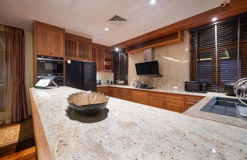 Bang Sare Villa | Luxurious Pool Villa Pattaya City