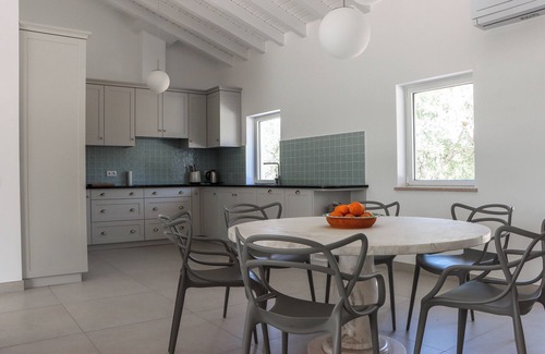 Portalegre House | Luxurious Newly Rebuilt House With Infinity Pool and Stunning Views