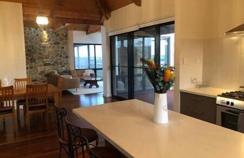 Hindmarsh Valley Bed & Breakfast | Luxurious, Secluded & Such Views! OCRE is Simply Stunning!