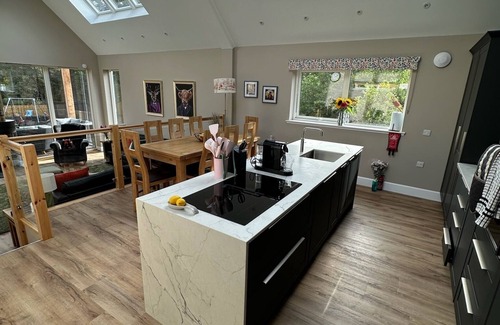 Carrbridge House | Luxurious, spacious 4 bed lodge in Carrbridge with large private garden-sleeps 8