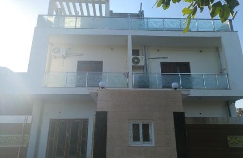 Greater Noida Apartment | Luxurious Studio Near Expo Mart