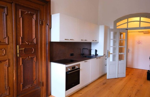 Aurolzmunster Apartment | Luxurious Suite 5 Guests