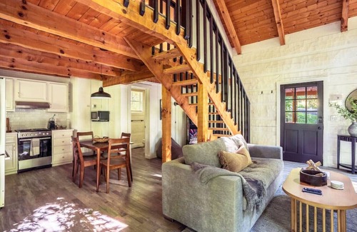Pigeon Forge Cabin | Luxurious Tiny Cabin|1mi PKWY|HOT TUB