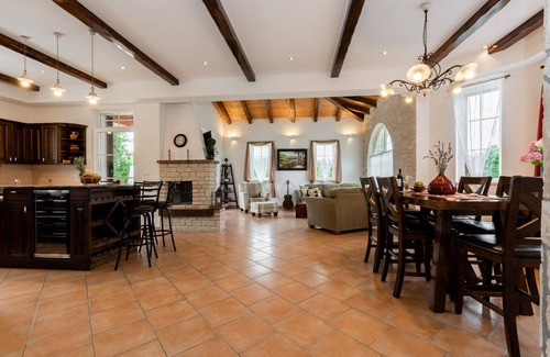 Presika Villa | Luxurious Villa near the sea