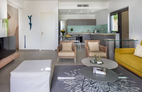 Plaka Villa | Luxurious Villa With 2 Bedrooms, 2 Bathrooms And Private Pool With Waterfall